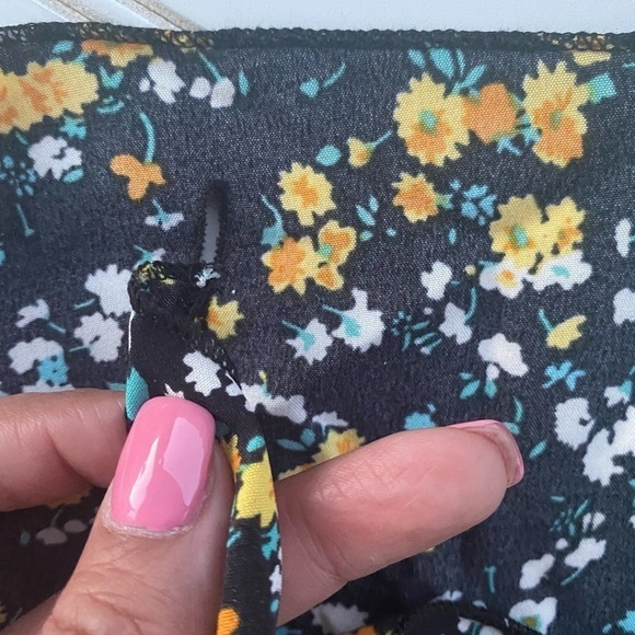 Ditsy floral wrap skirt Size 1X NEW - Picture 10 of 14